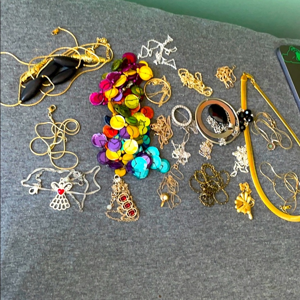 Lots of vintage necklaces